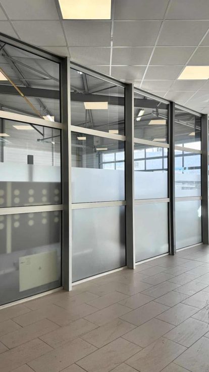 Film solaire fenêtre à Perpignan : protection thermique et confidentialité pour votre bâtiment